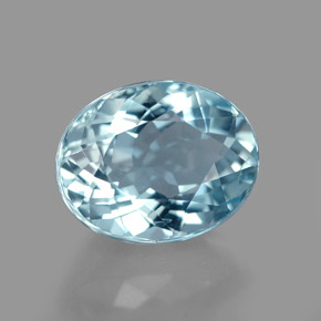 2.75カラットの天然ライトブルーアクアマリン（10×8 mm・オーバルカット）