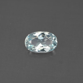0.88カラットの天然ライトブルーアクアマリン（8×5.2 mm・オーバルカット）