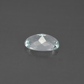 0.88カラットの天然ライトブルーアクアマリン（8×5.2 mm・オーバルカット）