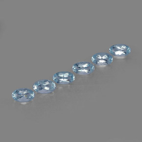 カラットの天然ライトブルーアクアマリン（5×3 mm・オーバルカット）