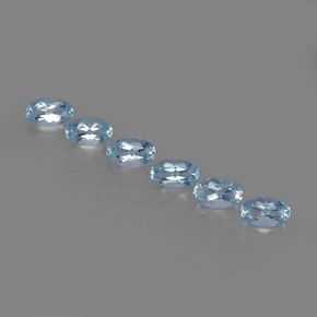 カラットの天然ライトブルーアクアマリン（5×3 mm・オーバルカット）