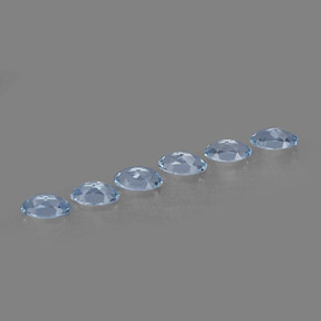 カラットの天然ライトブルーアクアマリン（5×3 mm・オーバルカット）
