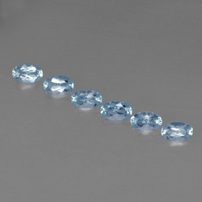 カラットの天然ライトブルーアクアマリン（4.9×3.1 mm・オーバルカット）