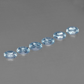 カラットの天然ライトブルーアクアマリン（4.9×3.1 mm・オーバルカット）