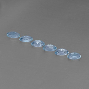 カラットの天然ライトブルーアクアマリン（4.9×3.1 mm・オーバルカット）