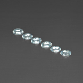 カラットの天然ライトブルーアクアマリン（5×3 mm・オーバルカット）