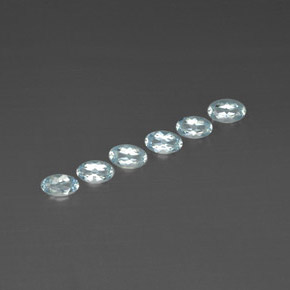 カラットの天然ライトブルーアクアマリン（5×3 mm・オーバルカット）