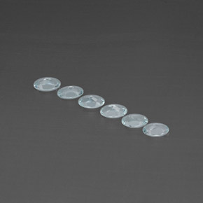 カラットの天然ライトブルーアクアマリン（5×3 mm・オーバルカット）