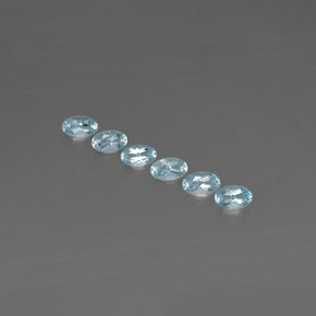 カラットの天然ライトブルーアクアマリン（5.1×3.1 mm・オーバルカット）