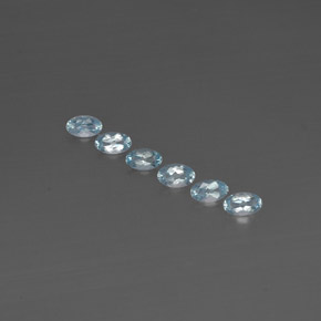 カラットの天然ライトブルーアクアマリン（5×3.1 mm・オーバルカット）