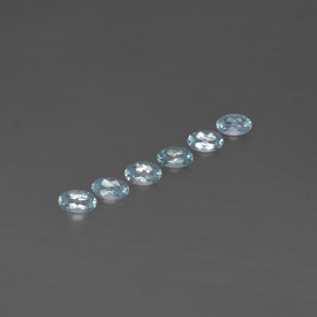 カラットの天然ライトブルーアクアマリン（5×3.1 mm・オーバルカット）