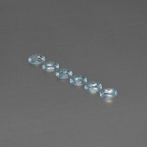 カラットの天然ライトブルーアクアマリン（5×3.1 mm・オーバルカット）