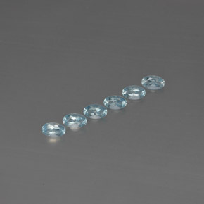 カラットの天然ライトブルーアクアマリン（5×3.1 mm・オーバルカット）