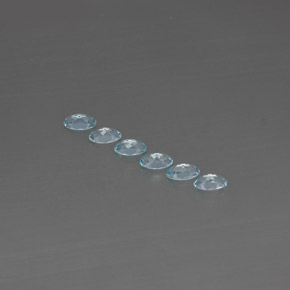 カラットの天然ライトブルーアクアマリン（5×3.1 mm・オーバルカット）