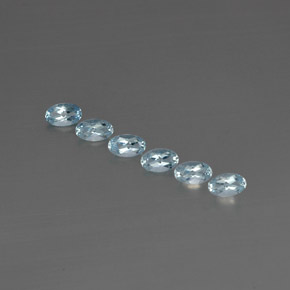 カラットの天然ライトブルーアクアマリン（5×3 mm・オーバルカット）