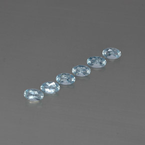 カラットの天然ライトブルーアクアマリン（5.1×3.1 mm・オーバルカット）
