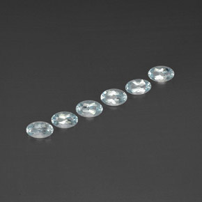 カラットの天然ライトブルーアクアマリン（5.1×3.1 mm・オーバルカット）