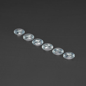 カラットの天然ライトブルーアクアマリン（5.1×3.1 mm・オーバルカット）