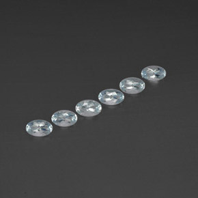 カラットの天然ライトブルーアクアマリン（5.1×3.1 mm・オーバルカット）