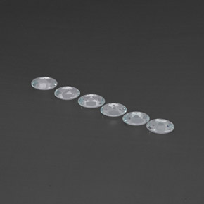 カラットの天然ライトブルーアクアマリン（5.1×3.1 mm・オーバルカット）