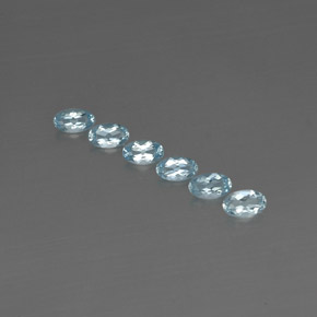 カラットの天然ライトブルーアクアマリン（5×3 mm・オーバルカット）