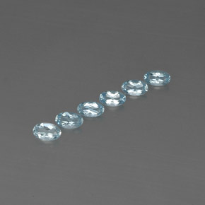 カラットの天然ライトブルーアクアマリン（5×3 mm・オーバルカット）