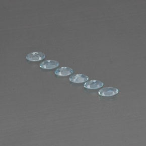 カラットの天然ライトブルーアクアマリン（5×3 mm・オーバルカット）