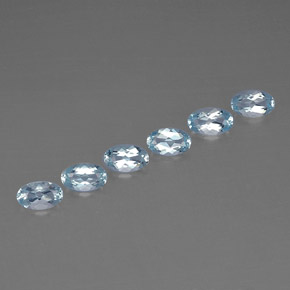 カラットの天然ライトブルーアクアマリン（4.9×3.1 mm・オーバルカット）