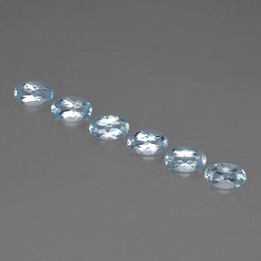 カラットの天然ライトブルーアクアマリン（4.9×3.1 mm・オーバルカット）
