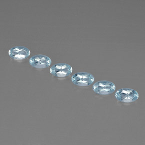 カラットの天然ライトブルーアクアマリン（5.1×3 mm・オーバルカット）