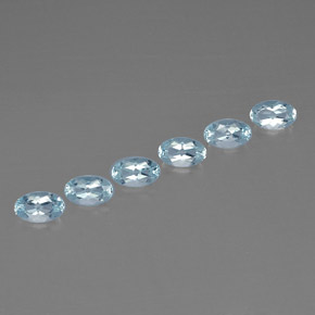 カラットの天然ライトブルーアクアマリン（5.1×3 mm・オーバルカット）
