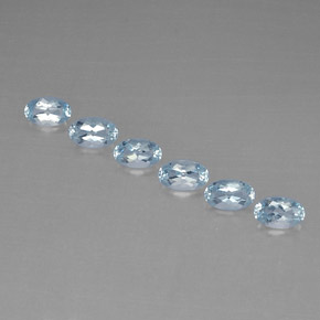 カラットの天然ライトブルーアクアマリン（5×3.1 mm・オーバルカット）