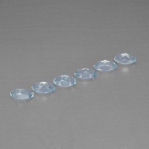 カラットの天然ライトブルーアクアマリン（5×3.1 mm・オーバルカット）