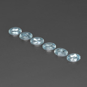 カラットの天然ライトブルーアクアマリン（5×3 mm・オーバルカット）