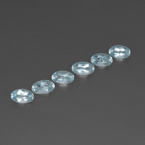 カラットの天然ライトブルーアクアマリン（5×3 mm・オーバルカット）