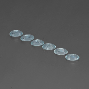 カラットの天然ライトブルーアクアマリン（5×3 mm・オーバルカット）