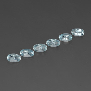 カラットの天然ライトブルーアクアマリン（5×3.1 mm・オーバルカット）