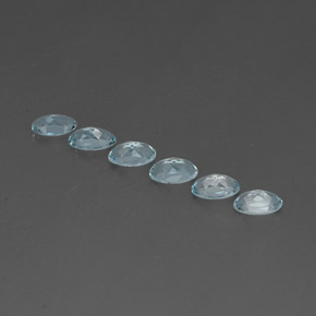 カラットの天然ライトブルーアクアマリン（5×3.1 mm・オーバルカット）