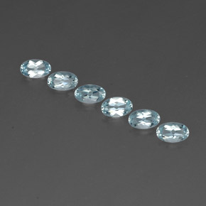 カラットの天然ライトブルーアクアマリン（5×3.1 mm・オーバルカット）