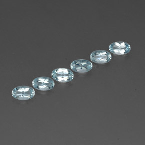 カラットの天然ライトブルーアクアマリン（5×3.1 mm・オーバルカット）