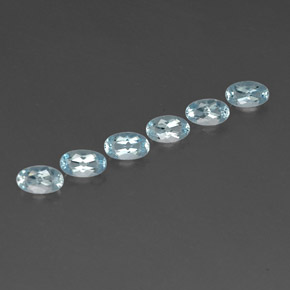カラットの天然ライトブルーアクアマリン（5×3.2 mm・オーバルカット）