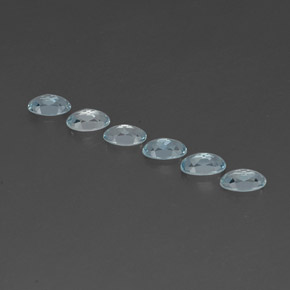 カラットの天然ライトブルーアクアマリン（5×3.2 mm・オーバルカット）