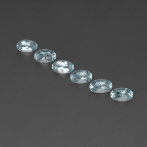 カラットの天然ライトブルーアクアマリン（5×3.1 mm・オーバルカット）
