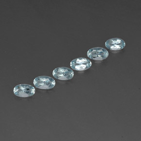 カラットの天然ライトブルーアクアマリン（5×3.1 mm・オーバルカット）