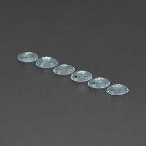 カラットの天然ライトブルーアクアマリン（5×3.1 mm・オーバルカット）