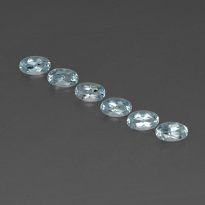 カラットの天然ライトブルーアクアマリン（5×3 mm・オーバルカット）