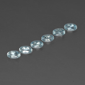 カラットの天然ライトブルーアクアマリン（5×3 mm・オーバルカット）