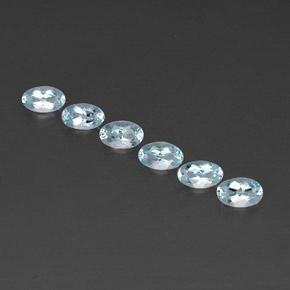 カラットの天然ライトブルーアクアマリン（5.1×3 mm・オーバルカット）