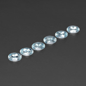 カラットの天然ライトブルーアクアマリン（5.1×3 mm・オーバルカット）