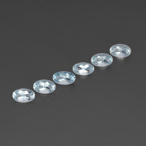 カラットの天然ライトブルーアクアマリン（5×3 mm・オーバルカット）